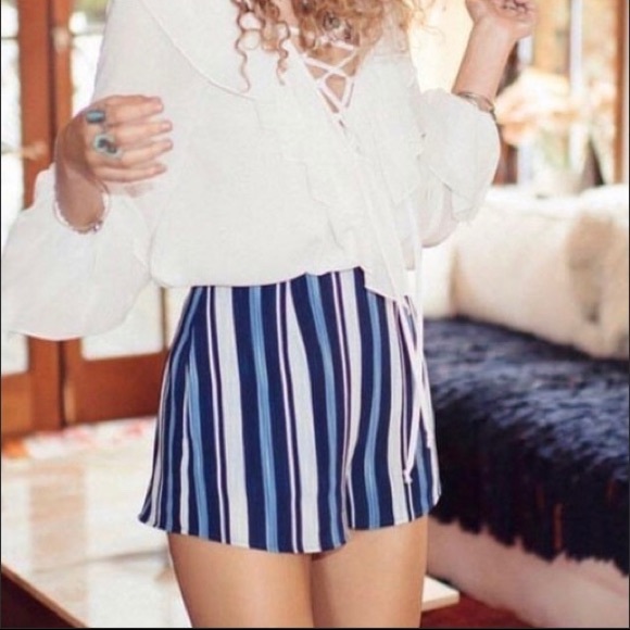 NWT Show Me Your Mumu Sawyer Shorts Size Medium - Picture 3 of 8